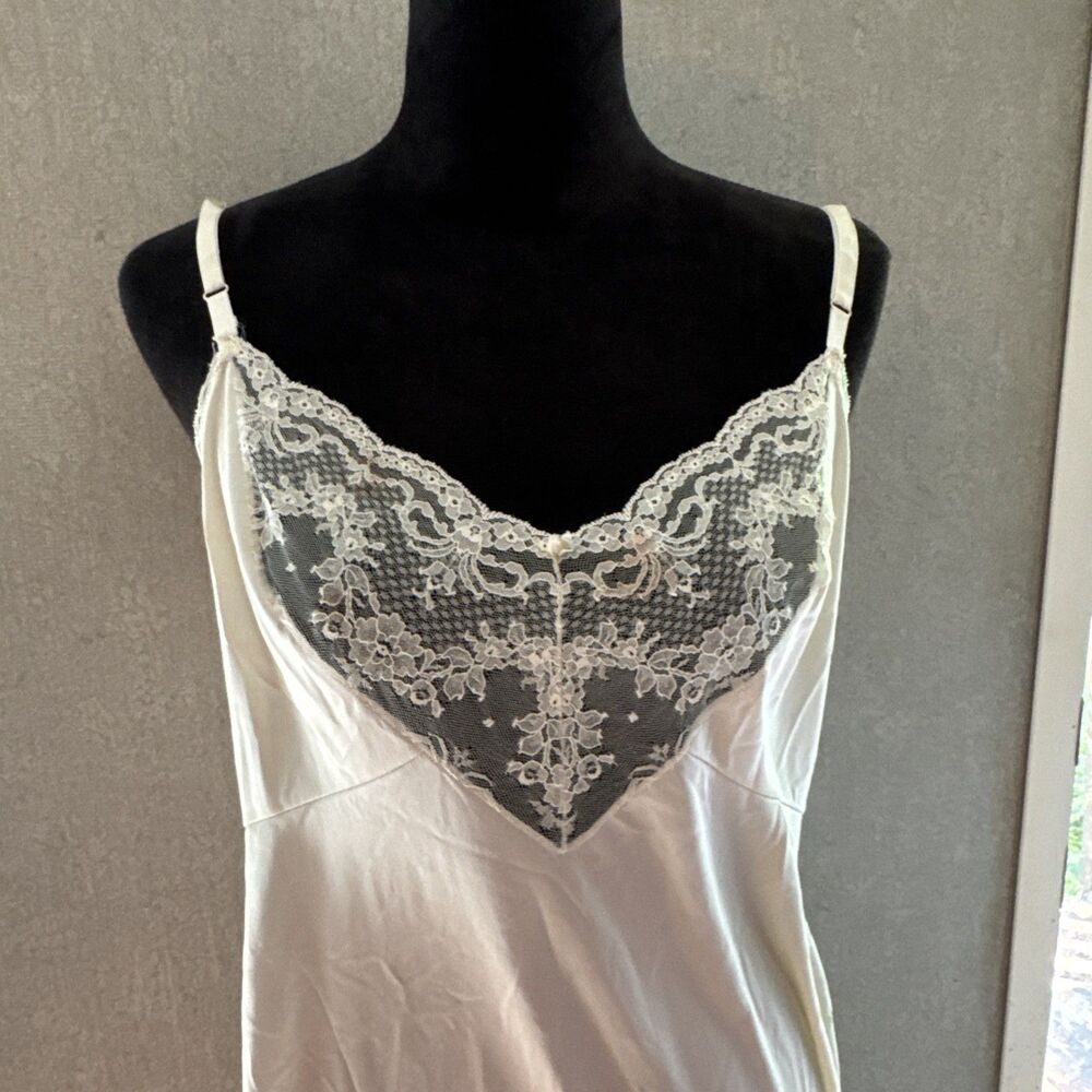 Vintage 60s Full Slip With Lace Details